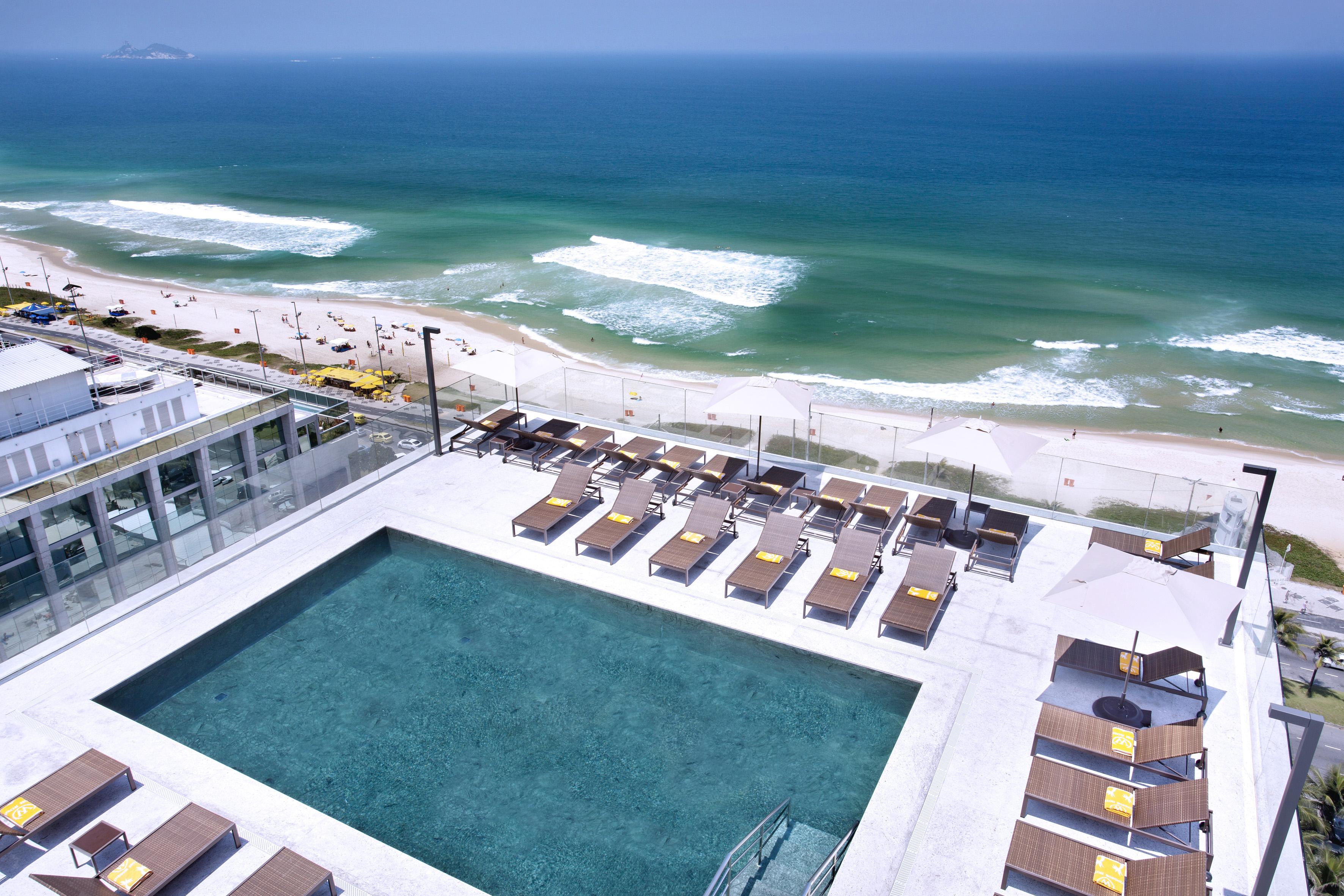 Windsor Marapendi Hotel Rio de Janeiro Ngoại thất bức ảnh The rooftop pool at the Hilton Tel Aviv