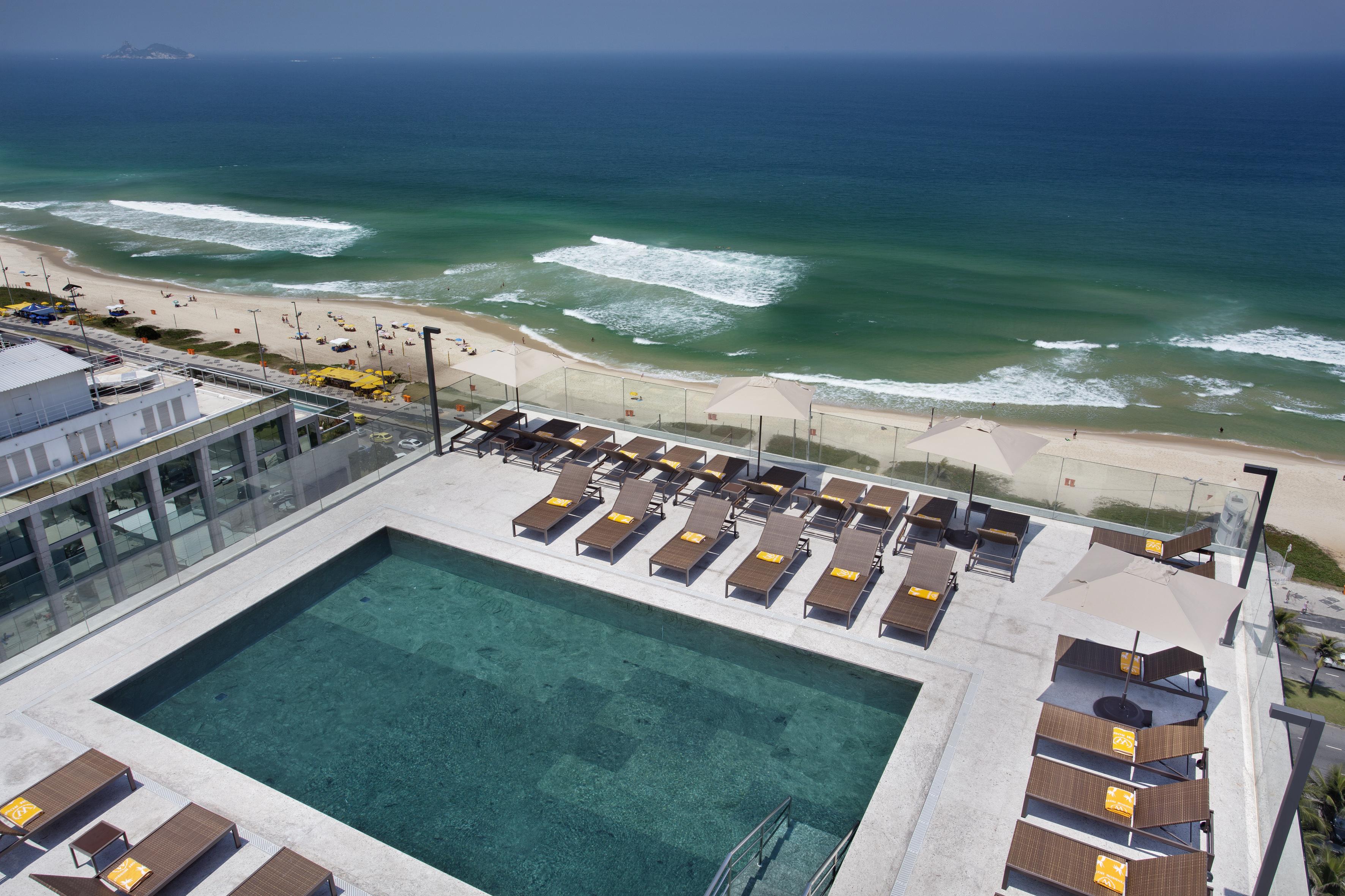 Windsor Marapendi Hotel Rio de Janeiro Ngoại thất bức ảnh The rooftop pool at the Hilton Tel Aviv