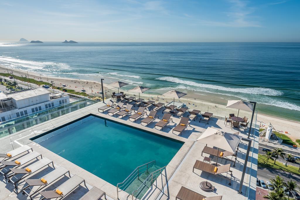 Windsor Marapendi Hotel Rio de Janeiro Ngoại thất bức ảnh The rooftop pool at the hotel